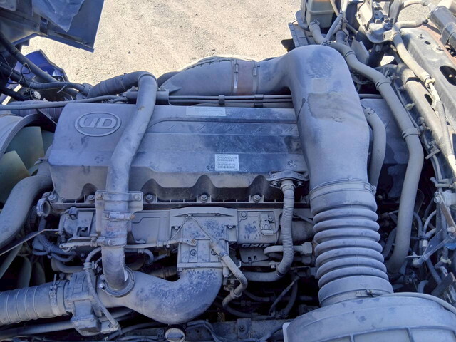 UDトラックスクオントレーラーヘッド（トラクターヘッド）大型（10t）[写真21]