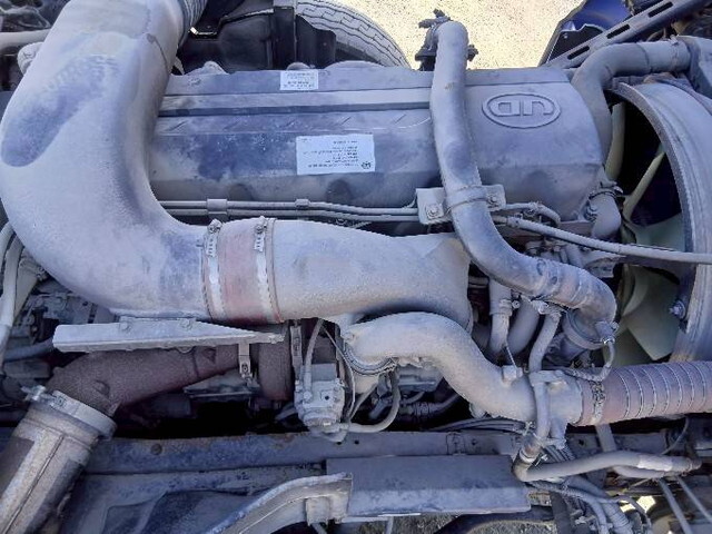 UDトラックスクオントレーラーヘッド（トラクターヘッド）大型（10t）[写真23]