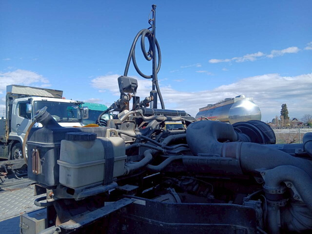 UDトラックスクオントレーラーヘッド（トラクターヘッド）大型（10t）[写真24]