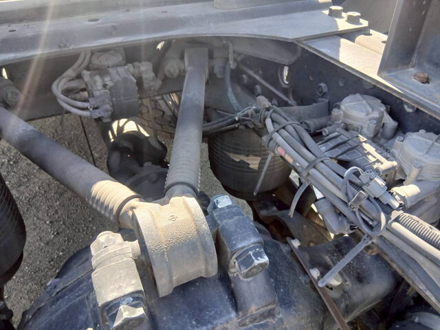 UDトラックスクオントレーラーヘッド（トラクターヘッド）大型（10t）[写真27]