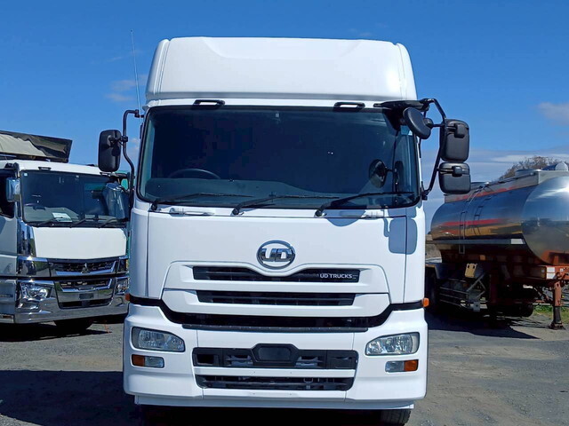 UDトラックスクオントレーラーヘッド（トラクターヘッド）大型（10t）[写真03]