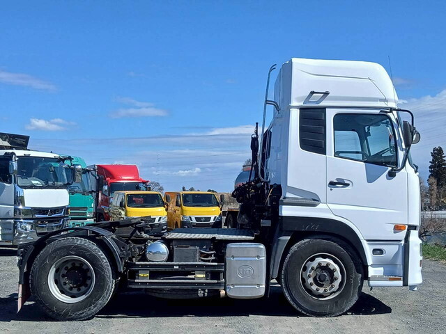 UDトラックスクオントレーラーヘッド（トラクターヘッド）大型（10t）[写真04]