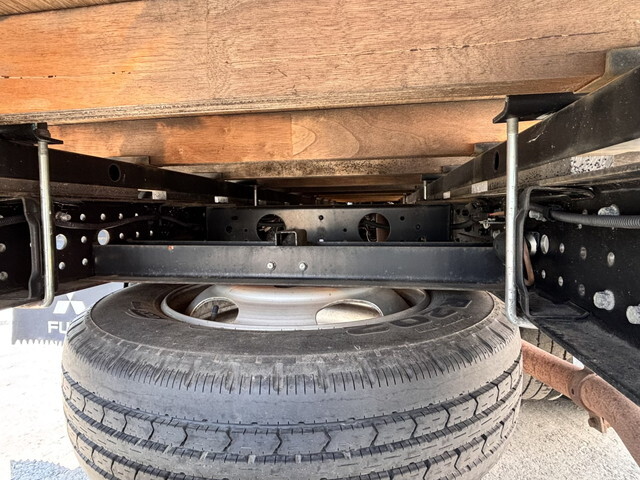 三菱ふそうキャンター平ボディ小型（2t・3t）[写真13]