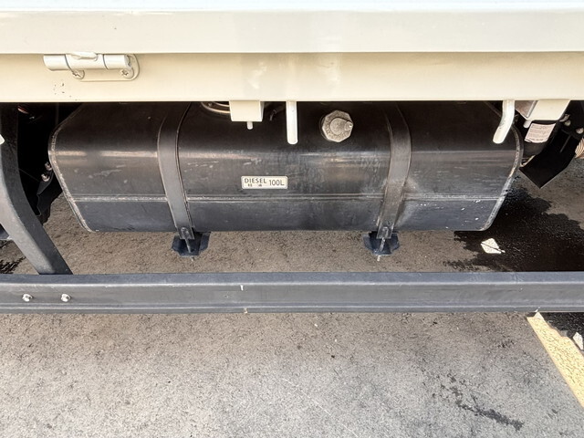 三菱ふそうキャンター平ボディ小型（2t・3t）[写真21]