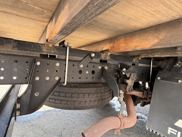 三菱ふそうキャンター平ボディ小型（2t・3t）[写真24]