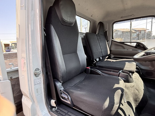 三菱ふそうキャンター平ボディ小型（2t・3t）[写真32]