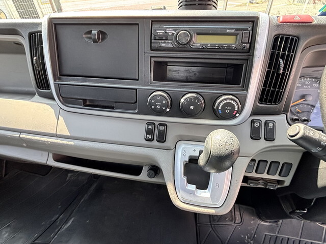 三菱ふそうキャンター平ボディ小型（2t・3t）[写真35]