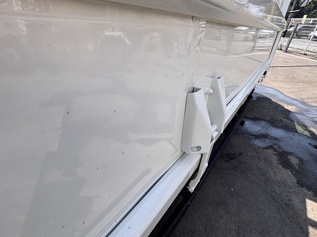 三菱ふそうキャンター平ボディ小型（2t・3t）[写真08]