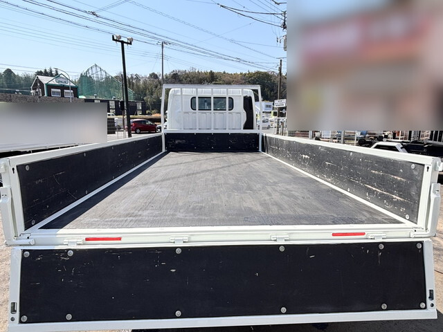 三菱ふそうキャンター平ボディ小型（2t・3t）[写真09]