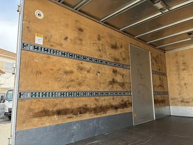 いすゞエルフアルミバン小型（2t・3t）[写真10]