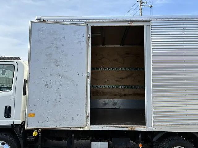 いすゞエルフアルミバン小型（2t・3t）[写真13]