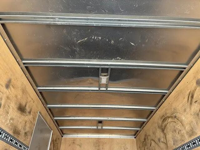 いすゞエルフアルミバン小型（2t・3t）[写真08]