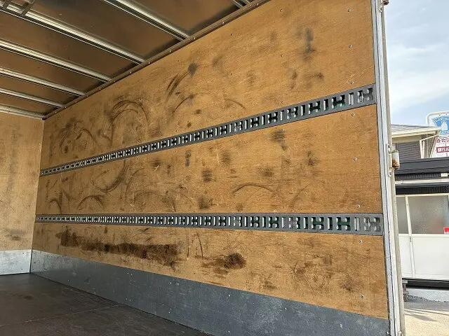 いすゞエルフアルミバン小型（2t・3t）[写真09]