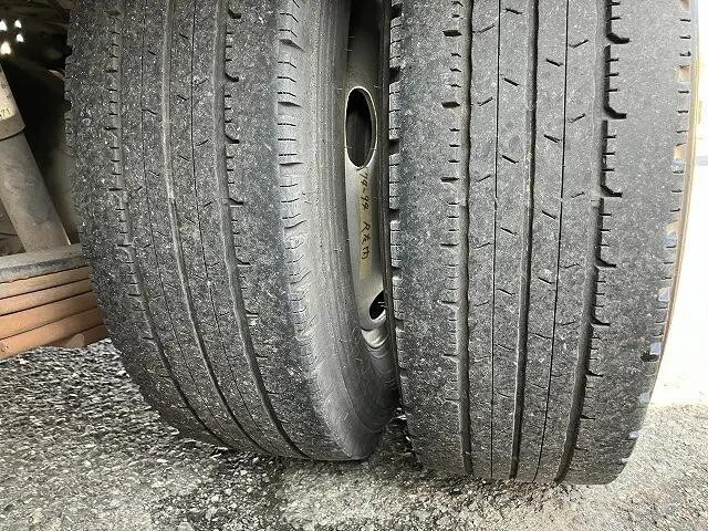 いすゞエルフ平ボディ小型（2t・3t）[写真18]