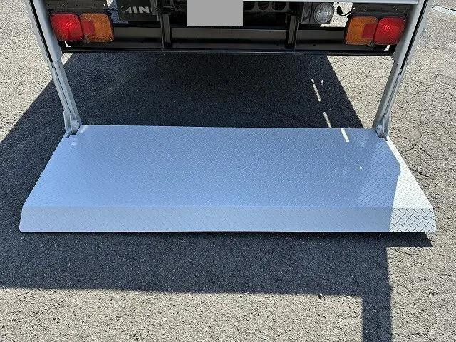 日野レンジャー平ボディ中型（4t）[写真12]