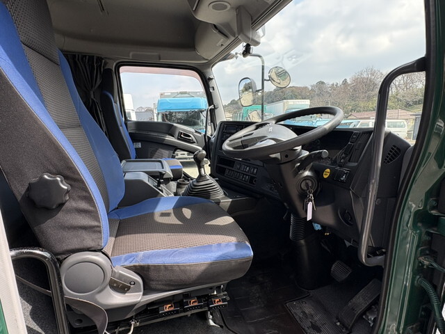 いすゞギガトレーラーヘッド（トラクターヘッド）大型（10t）[写真23]