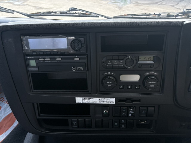 いすゞギガトレーラーヘッド（トラクターヘッド）大型（10t）[写真25]