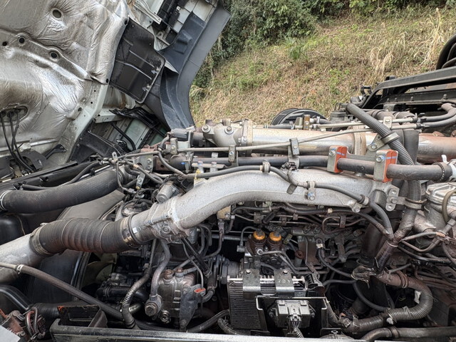 いすゞギガトレーラーヘッド（トラクターヘッド）大型（10t）[写真30]