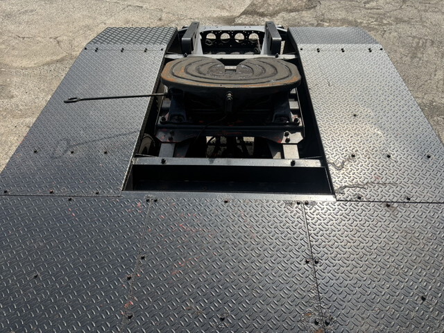 いすゞギガトレーラーヘッド（トラクターヘッド）大型（10t）[写真09]