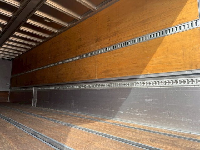 日野プロフィアアルミウイング大型（10t）[写真13]