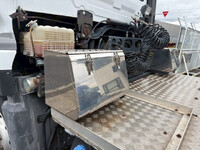 UDトラックスクオントレーラーヘッド（トラクターヘッド）大型（10t）[写真12]