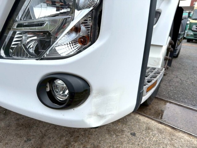 UDトラックスクオントレーラーヘッド（トラクターヘッド）大型（10t）[写真13]