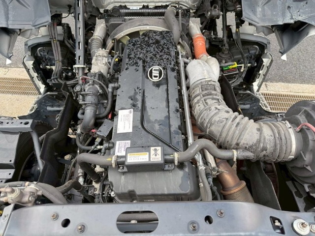 UDトラックスクオントレーラーヘッド（トラクターヘッド）大型（10t）[写真16]