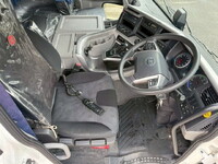 UDトラックスクオントレーラーヘッド（トラクターヘッド）大型（10t）[写真20]