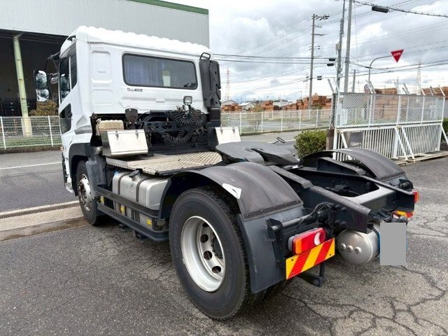 UDトラックスクオントレーラーヘッド（トラクターヘッド）大型（10t）[写真02]