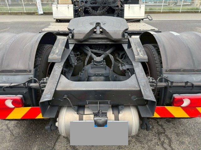 UDトラックスクオントレーラーヘッド（トラクターヘッド）大型（10t）[写真05]