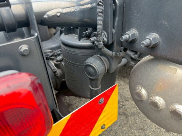 UDトラックスクオントレーラーヘッド（トラクターヘッド）大型（10t）[写真06]