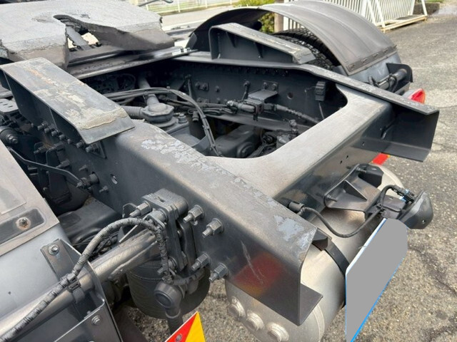 UDトラックスクオントレーラーヘッド（トラクターヘッド）大型（10t）[写真07]