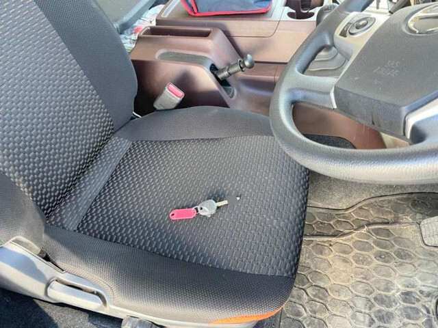 日野レンジャーセルフクレーン4段増トン（6t・8t）[写真30]