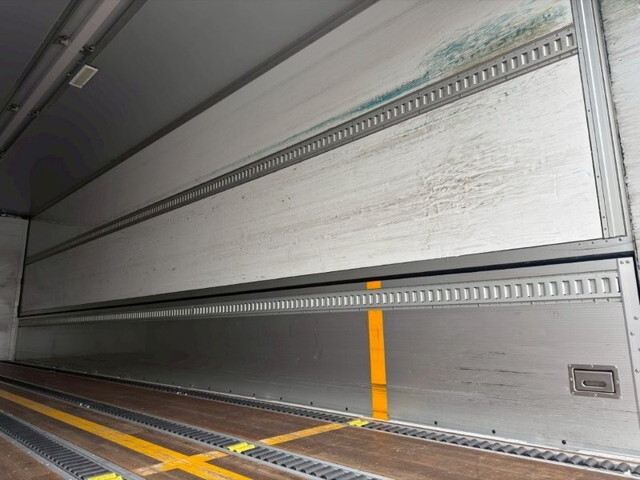 UDトラックスクオンアルミウイング大型（10t）[写真15]