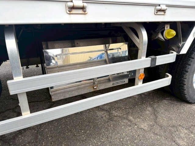 UDトラックスクオンアルミウイング大型（10t）[写真22]