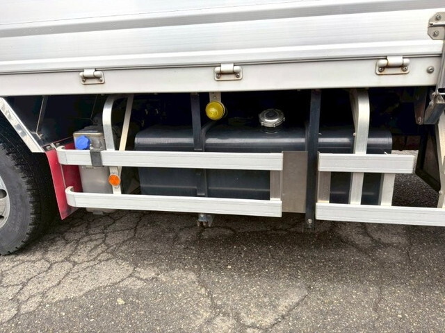 UDトラックスクオンアルミウイング大型（10t）[写真23]