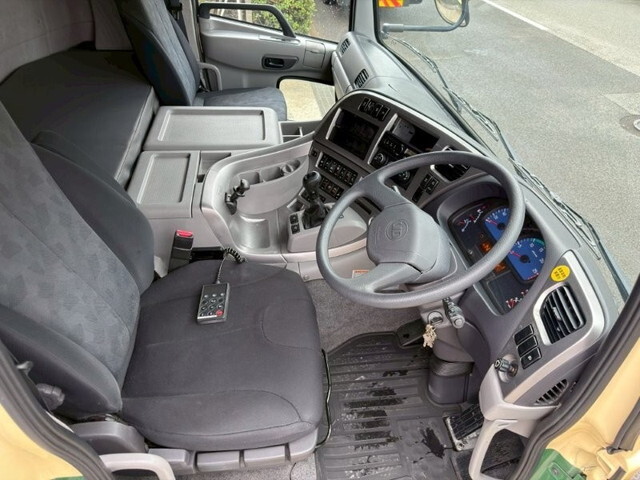 UDトラックスクオンアルミウイング大型（10t）[写真33]