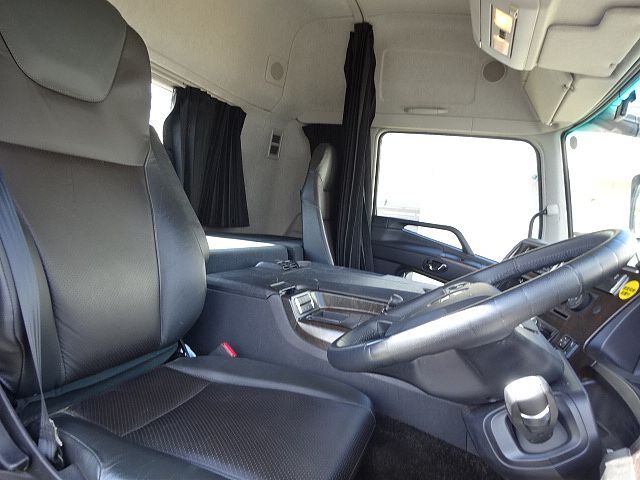 三菱ふそうスーパーグレートトレーラーヘッド（トラクターヘッド）大型（10t）[写真32]