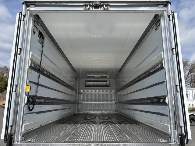 日野レンジャー冷凍車（冷蔵車）中型（4t）[写真11]