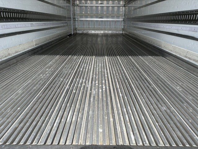 日野レンジャー冷凍車（冷蔵車）中型（4t）[写真12]