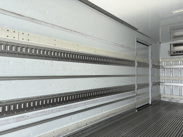 日野レンジャー冷凍車（冷蔵車）中型（4t）[写真14]