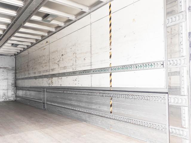 UDトラックスクオンアルミウイング大型（10t）[写真13]