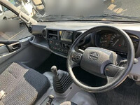 日野デュトロアルミバン小型（2t・3t）[写真30]