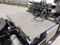 UDトラックスクオントレーラーヘッド（トラクターヘッド）大型（10t）[写真13]