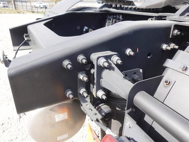 UDトラックスクオントレーラーヘッド（トラクターヘッド）大型（10t）[写真17]