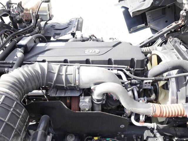 UDトラックスクオントレーラーヘッド（トラクターヘッド）大型（10t）[写真24]