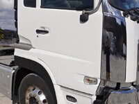 UDトラックスクオントレーラーヘッド（トラクターヘッド）大型（10t）[写真05]