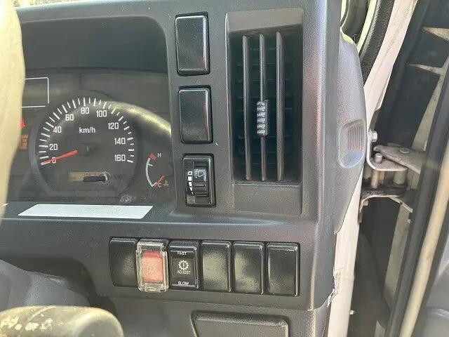 いすゞエルフダブルキャブ（Wキャブ）小型（2t・3t）[写真26]