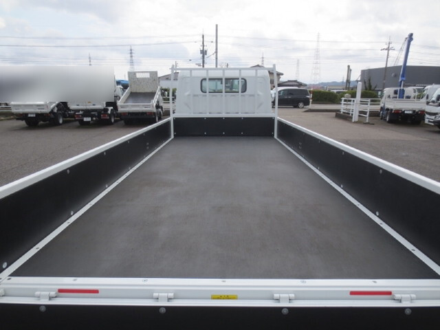 三菱ふそうキャンター平ボディ小型（2t・3t）[写真09]