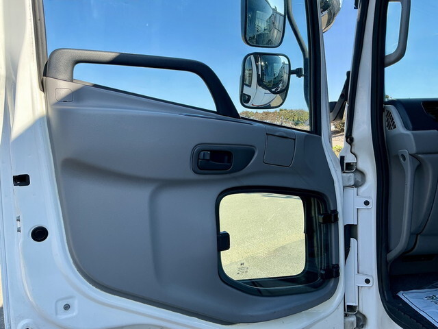 UDトラックスコンドルクレーン4段増トン（6t・8t）[写真35]